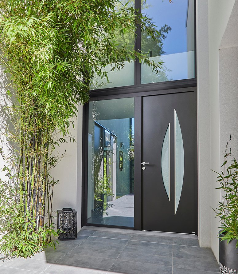 Porte d'entrée aluminium noire vitrée